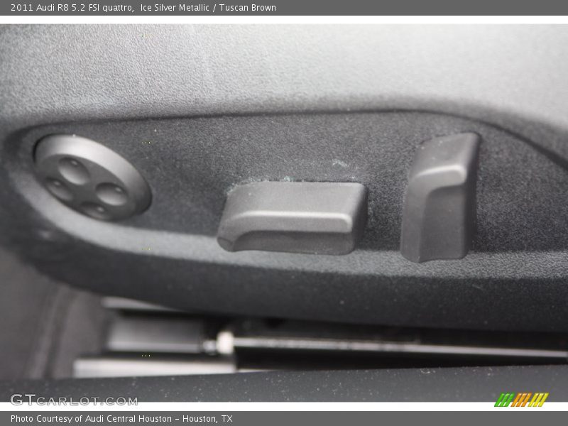 Controls of 2011 R8 5.2 FSI quattro