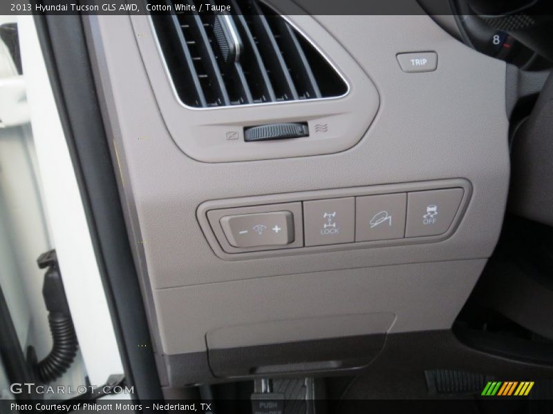 Cotton White / Taupe 2013 Hyundai Tucson GLS AWD