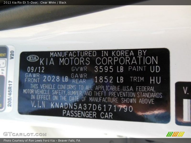 Clear White / Black 2013 Kia Rio EX 5-Door