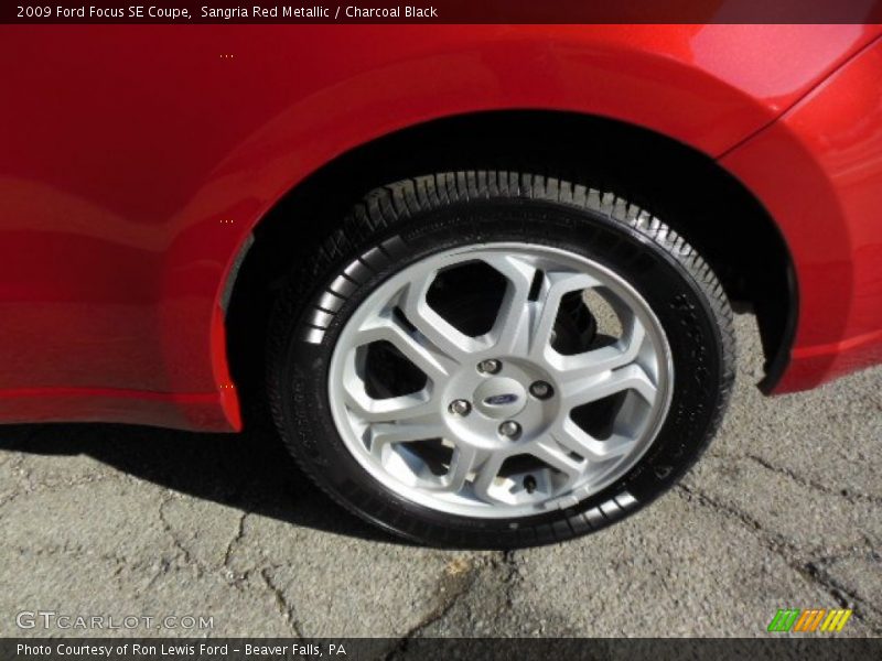 Sangria Red Metallic / Charcoal Black 2009 Ford Focus SE Coupe