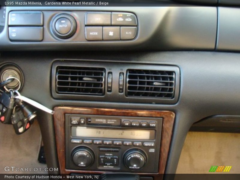 Gardenia White Pearl Metallic / Beige 1995 Mazda Millenia
