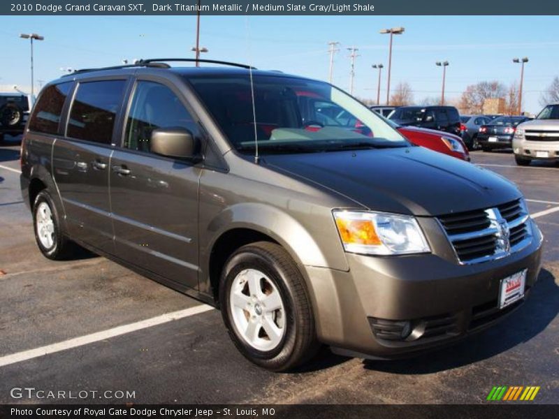 Front 3/4 View of 2010 Grand Caravan SXT