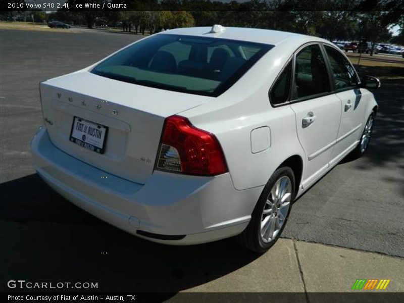 Ice White / Quartz 2010 Volvo S40 2.4i