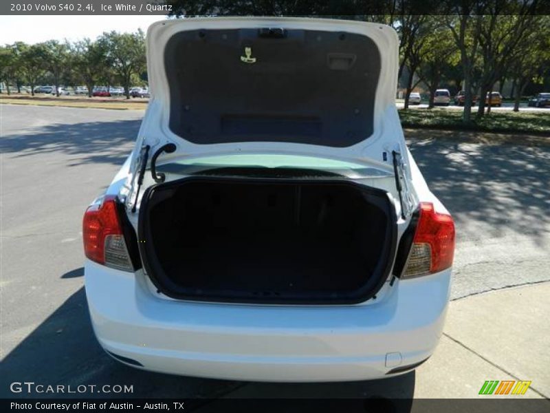 Ice White / Quartz 2010 Volvo S40 2.4i