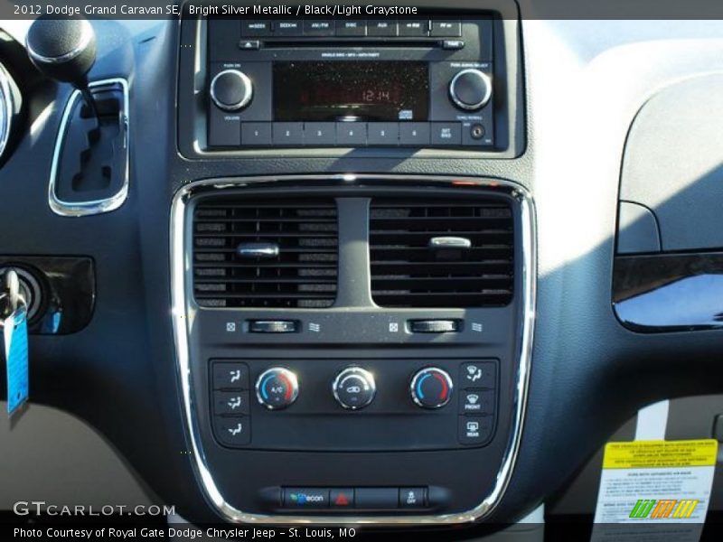 Bright Silver Metallic / Black/Light Graystone 2012 Dodge Grand Caravan SE