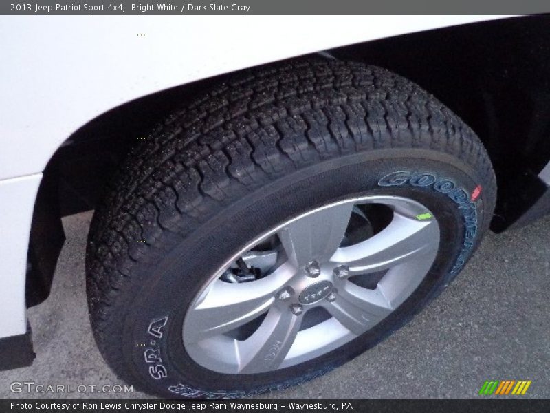 Bright White / Dark Slate Gray 2013 Jeep Patriot Sport 4x4