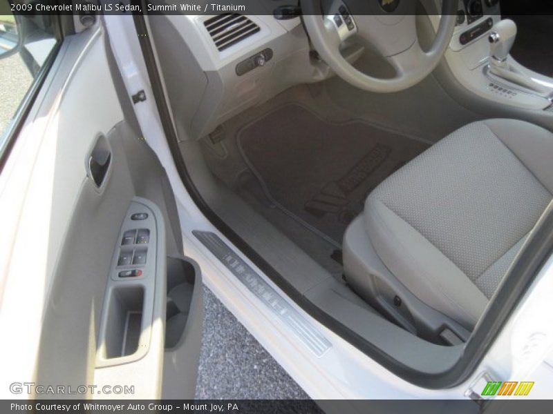 Summit White / Titanium 2009 Chevrolet Malibu LS Sedan