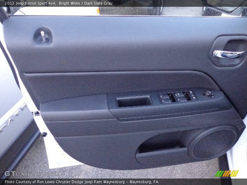 Bright White / Dark Slate Gray 2013 Jeep Patriot Sport 4x4
