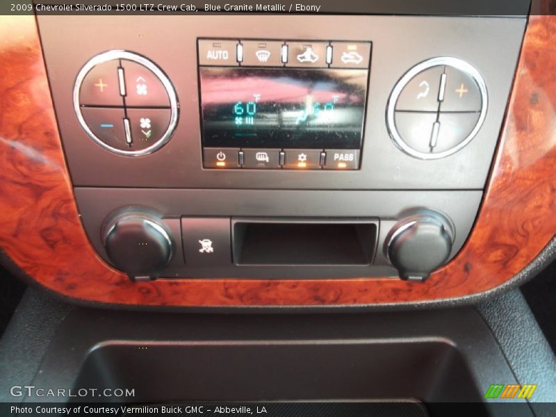 Controls of 2009 Silverado 1500 LTZ Crew Cab
