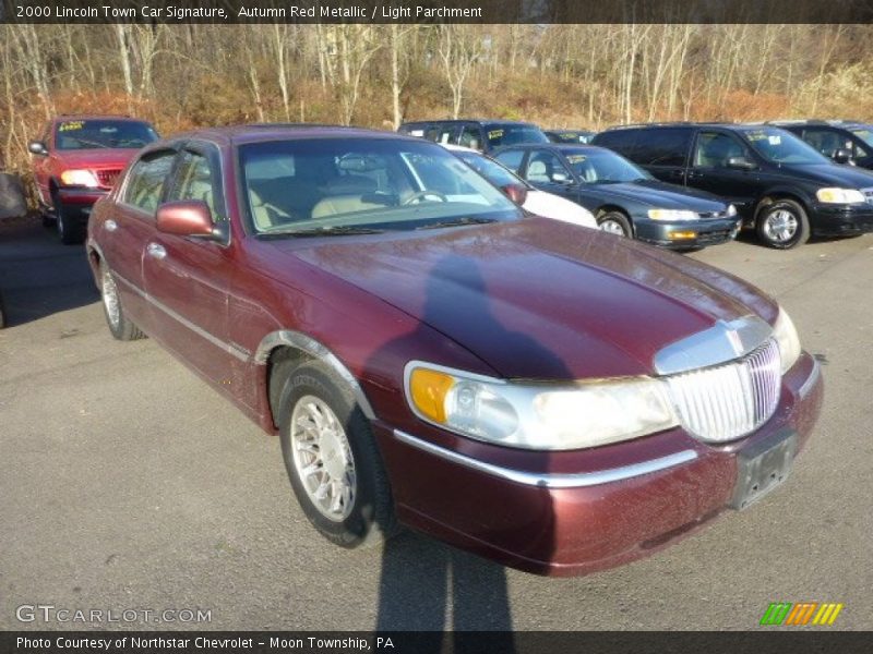Autumn Red Metallic / Light Parchment 2000 Lincoln Town Car Signature