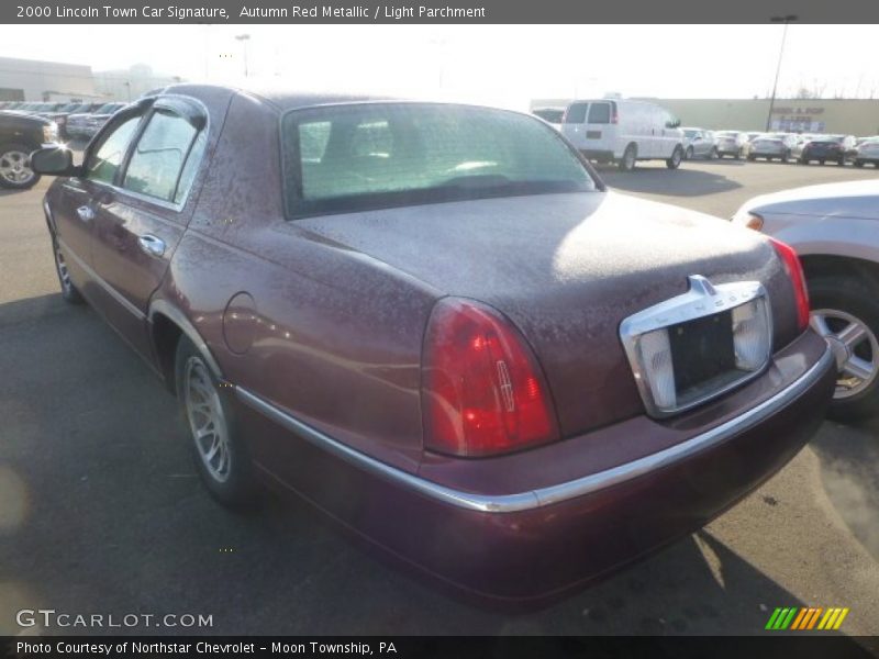 Autumn Red Metallic / Light Parchment 2000 Lincoln Town Car Signature