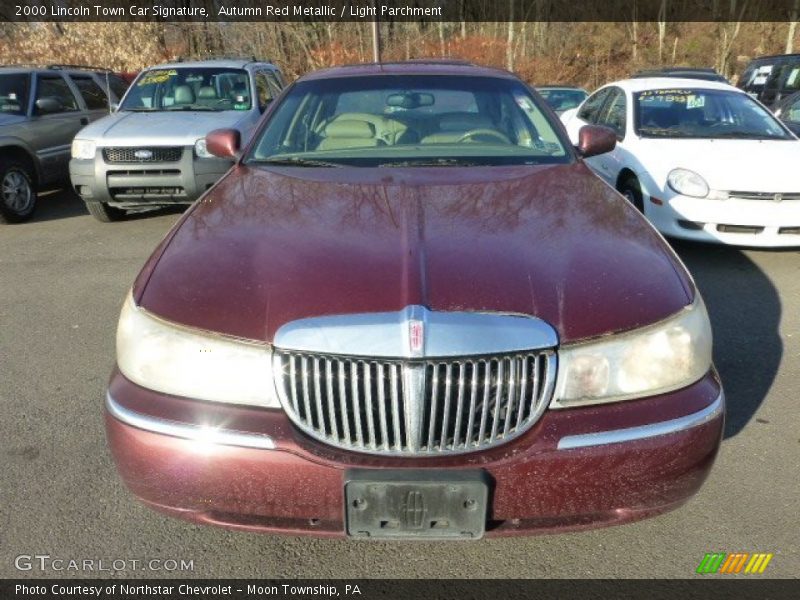 Autumn Red Metallic / Light Parchment 2000 Lincoln Town Car Signature