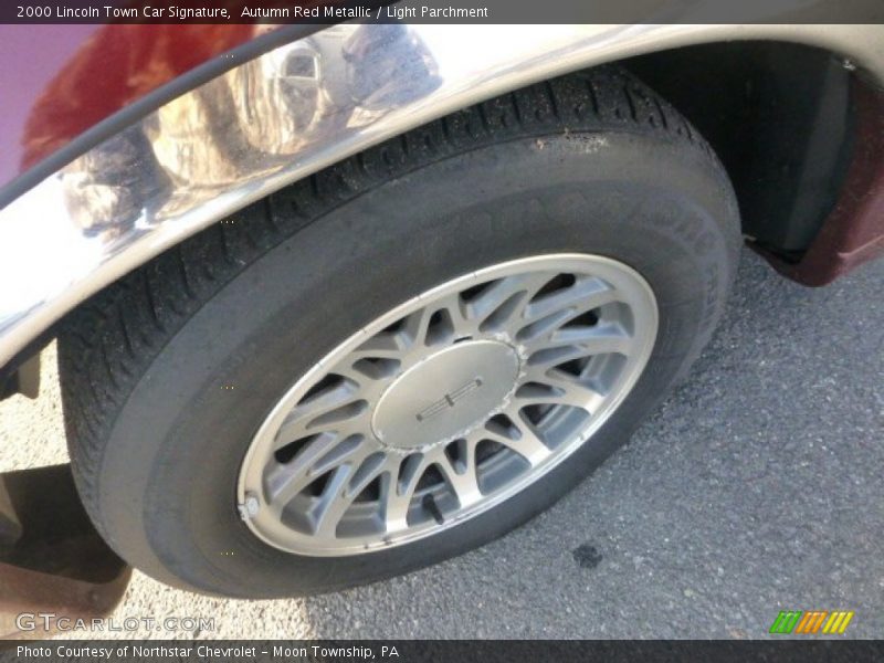 Autumn Red Metallic / Light Parchment 2000 Lincoln Town Car Signature
