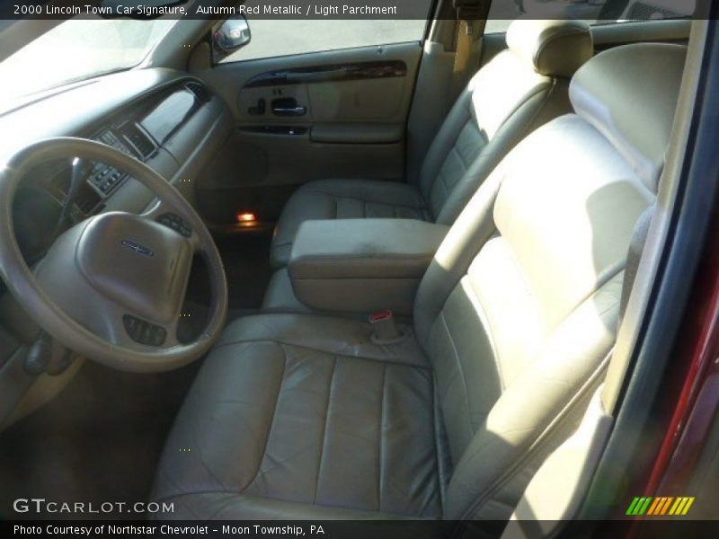 Autumn Red Metallic / Light Parchment 2000 Lincoln Town Car Signature