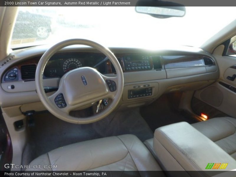 Autumn Red Metallic / Light Parchment 2000 Lincoln Town Car Signature