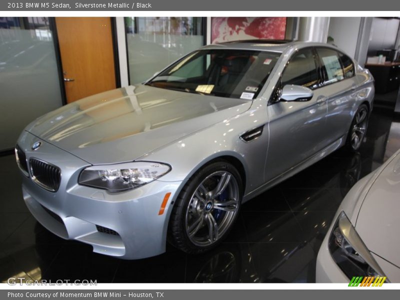 Front 3/4 View of 2013 M5 Sedan