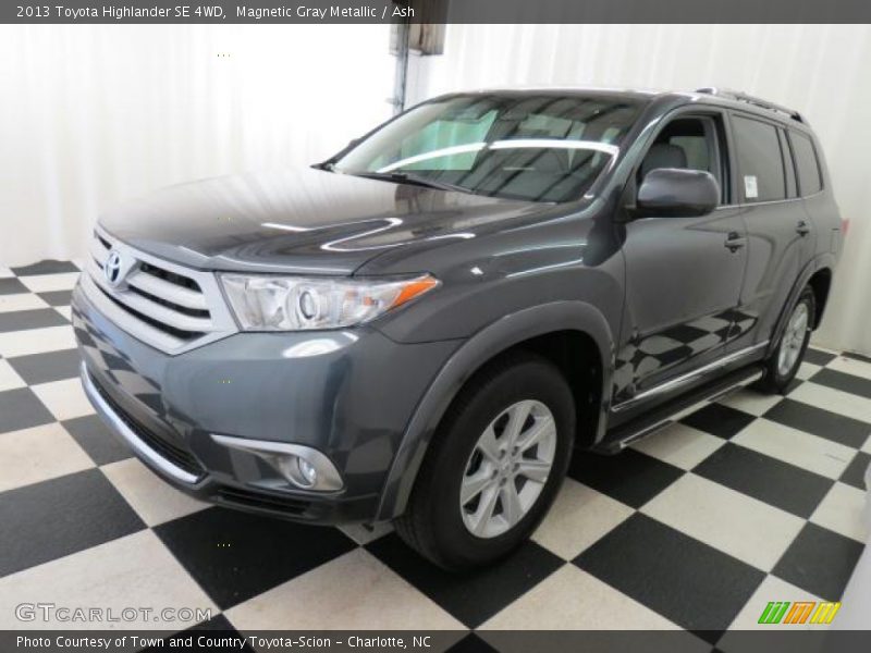 Magnetic Gray Metallic / Ash 2013 Toyota Highlander SE 4WD
