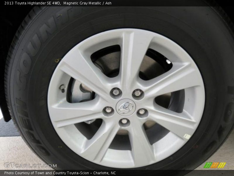 Magnetic Gray Metallic / Ash 2013 Toyota Highlander SE 4WD