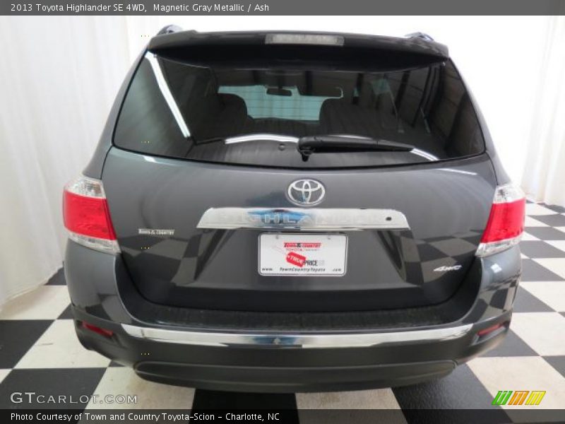 Magnetic Gray Metallic / Ash 2013 Toyota Highlander SE 4WD