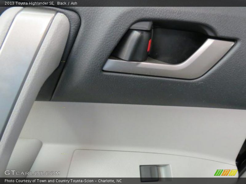 Black / Ash 2013 Toyota Highlander SE