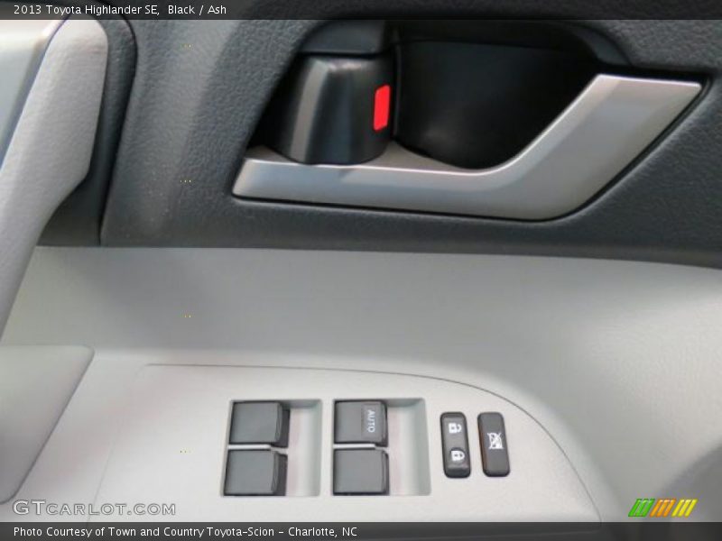 Black / Ash 2013 Toyota Highlander SE