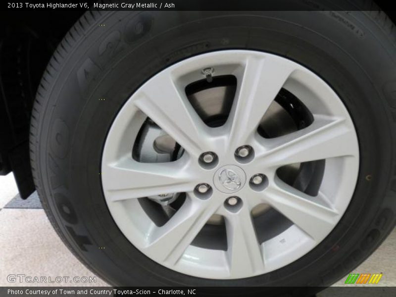 Magnetic Gray Metallic / Ash 2013 Toyota Highlander V6