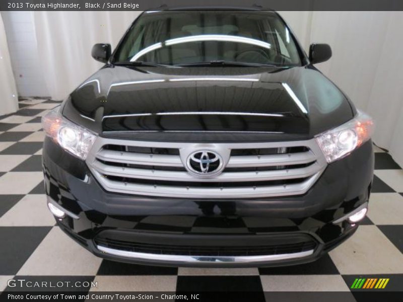 Black / Sand Beige 2013 Toyota Highlander