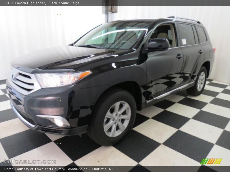 Black / Sand Beige 2013 Toyota Highlander