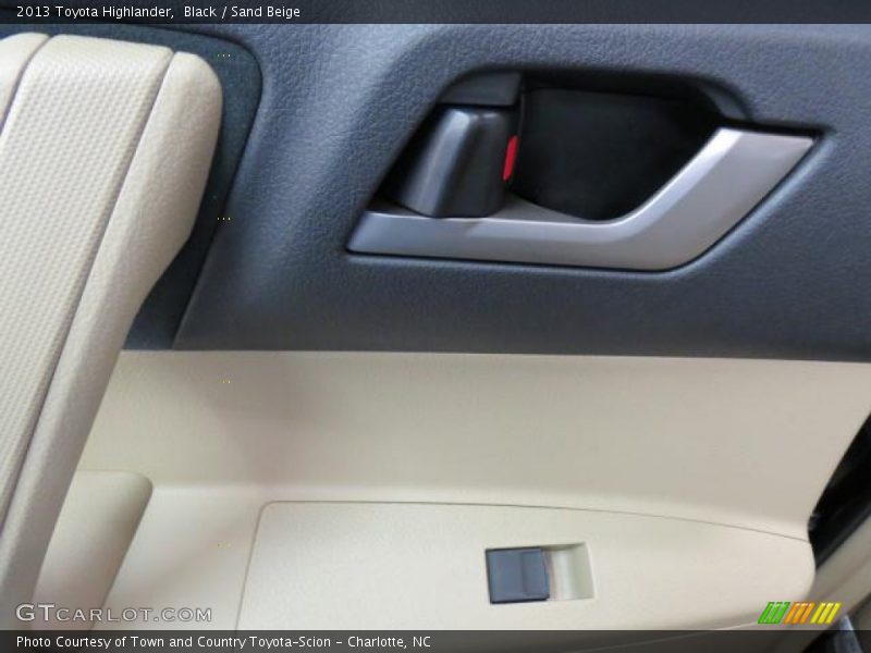 Black / Sand Beige 2013 Toyota Highlander