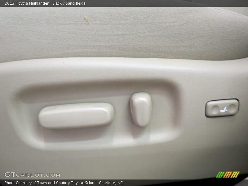 Black / Sand Beige 2013 Toyota Highlander