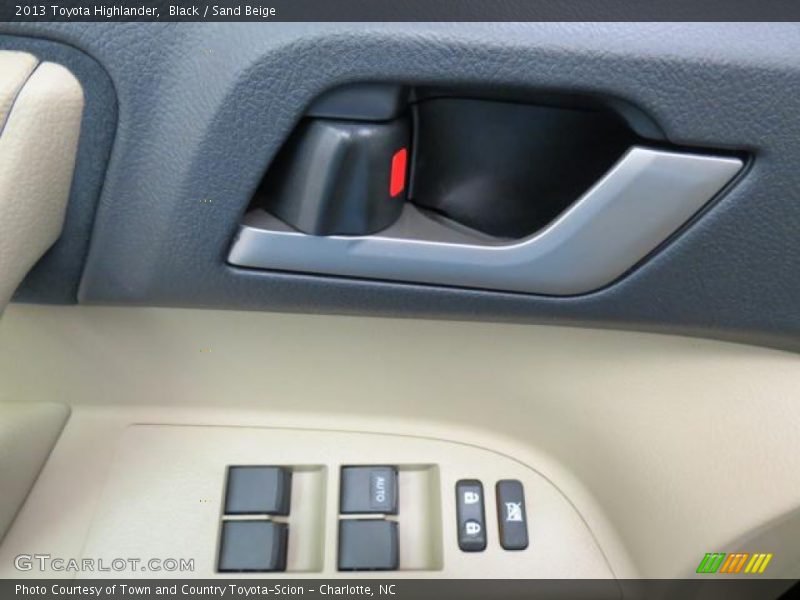 Black / Sand Beige 2013 Toyota Highlander