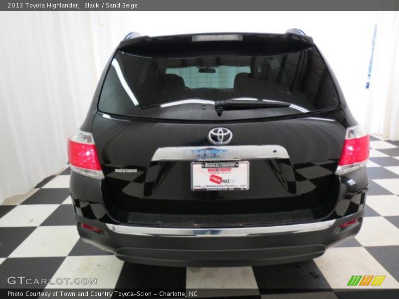 Black / Sand Beige 2013 Toyota Highlander