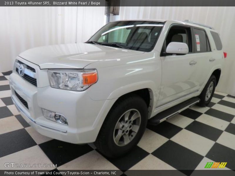 Blizzard White Pearl / Beige 2013 Toyota 4Runner SR5