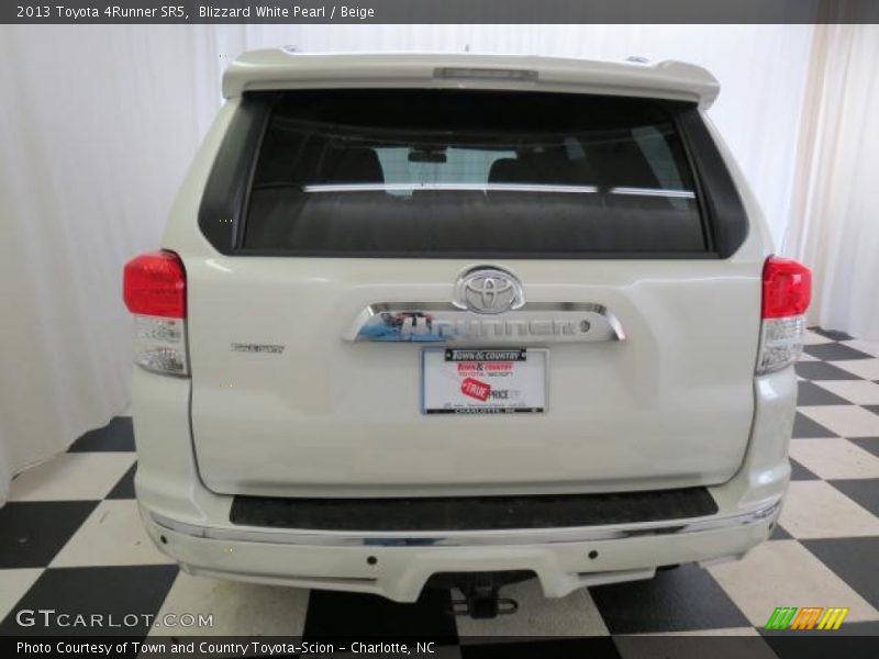 Blizzard White Pearl / Beige 2013 Toyota 4Runner SR5