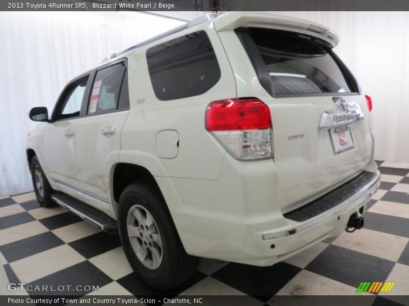 Blizzard White Pearl / Beige 2013 Toyota 4Runner SR5