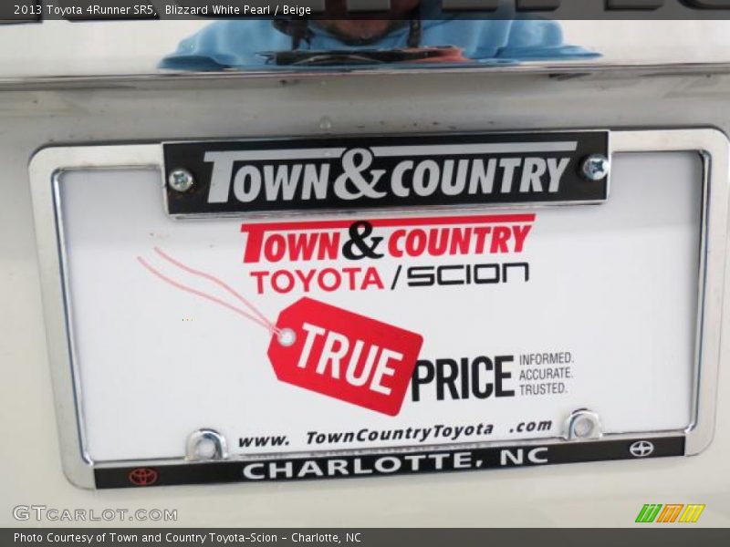 Blizzard White Pearl / Beige 2013 Toyota 4Runner SR5