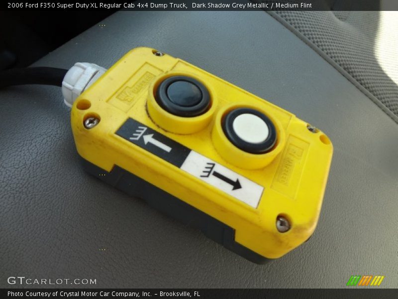 Dump Controls - 2006 Ford F350 Super Duty XL Regular Cab 4x4 Dump Truck