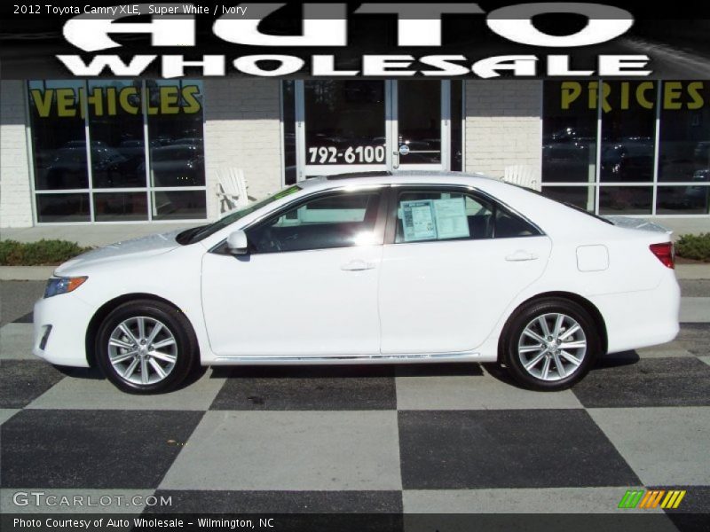 Super White / Ivory 2012 Toyota Camry XLE