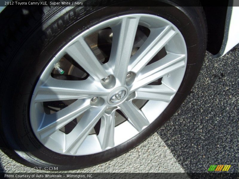 Super White / Ivory 2012 Toyota Camry XLE