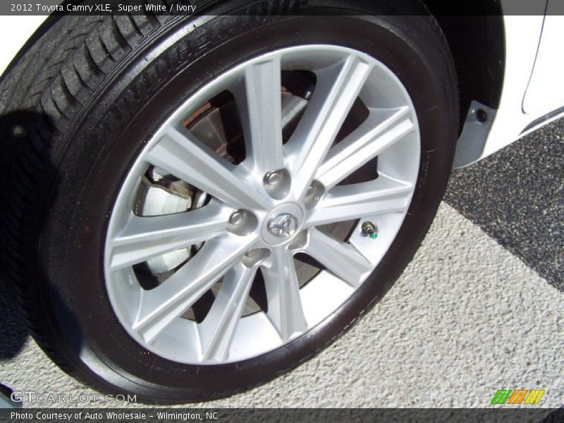 Super White / Ivory 2012 Toyota Camry XLE