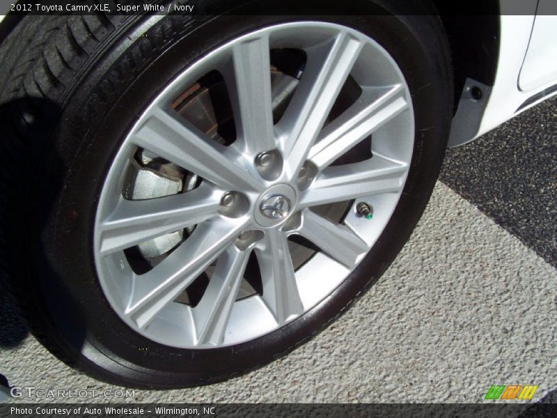 Super White / Ivory 2012 Toyota Camry XLE