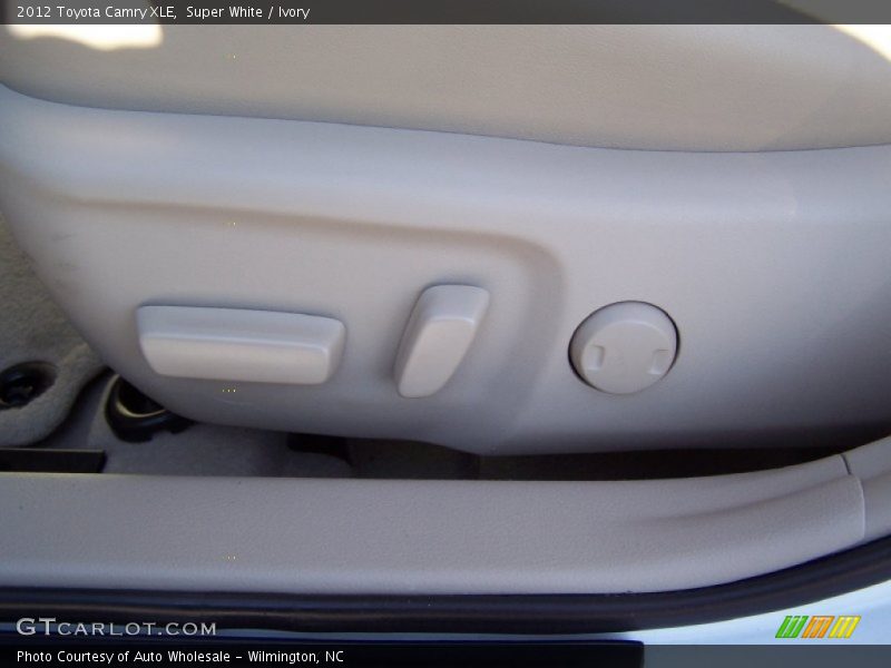 Super White / Ivory 2012 Toyota Camry XLE