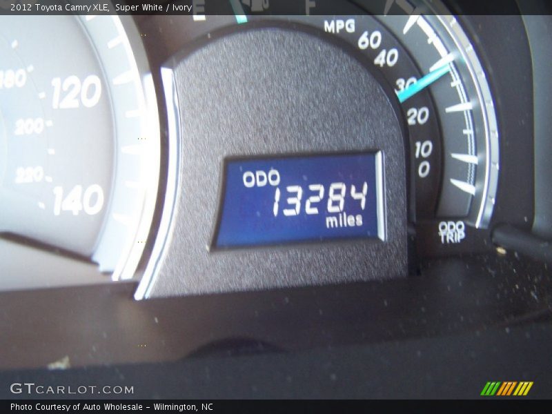 Super White / Ivory 2012 Toyota Camry XLE