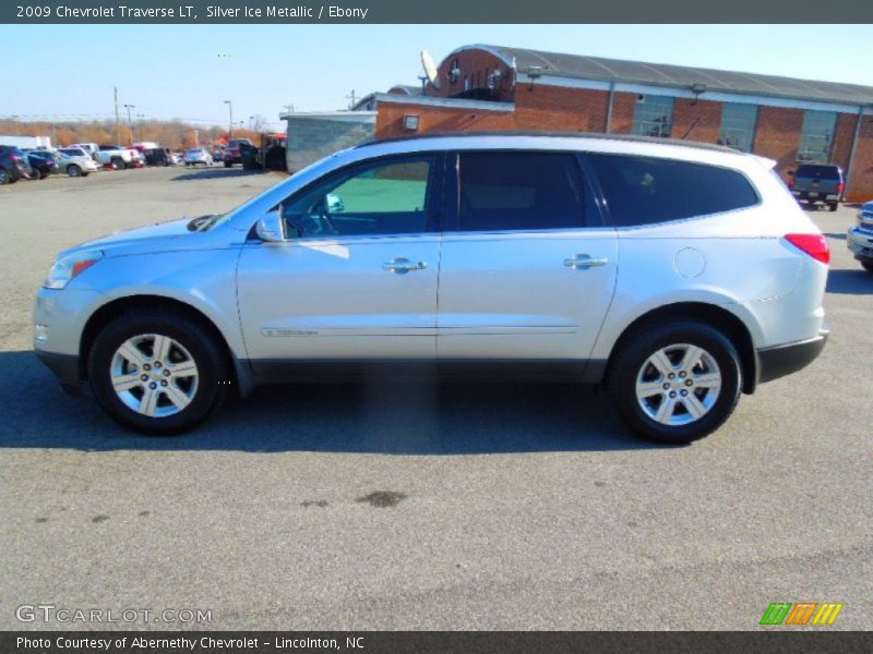 Silver Ice Metallic / Ebony 2009 Chevrolet Traverse LT