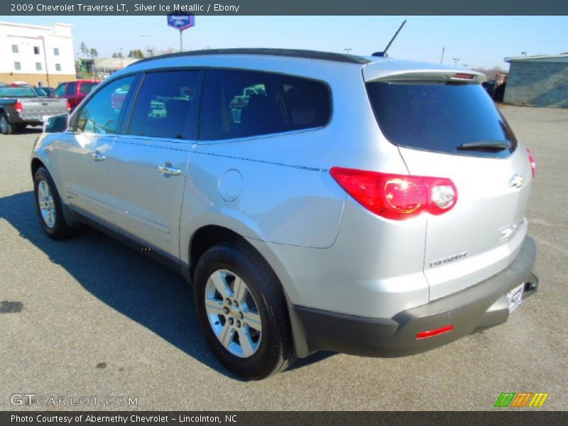 Silver Ice Metallic / Ebony 2009 Chevrolet Traverse LT