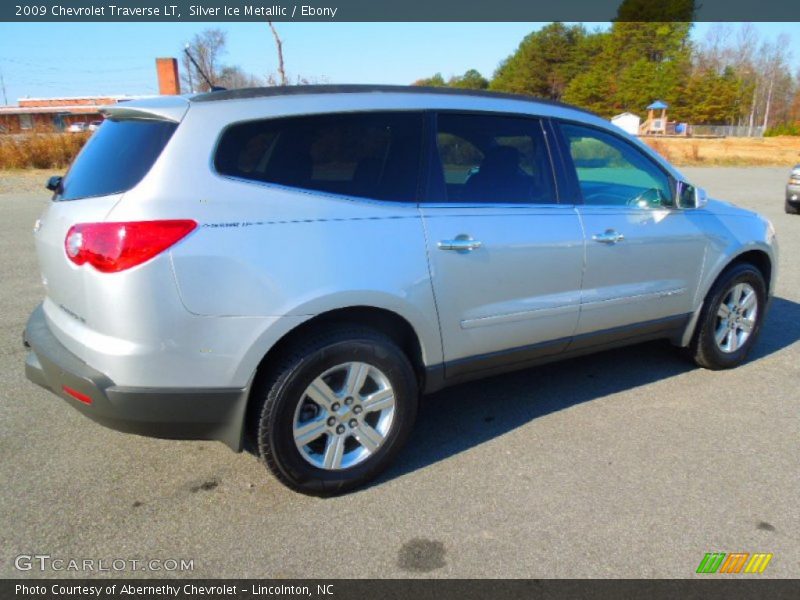 Silver Ice Metallic / Ebony 2009 Chevrolet Traverse LT