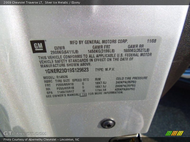 Silver Ice Metallic / Ebony 2009 Chevrolet Traverse LT