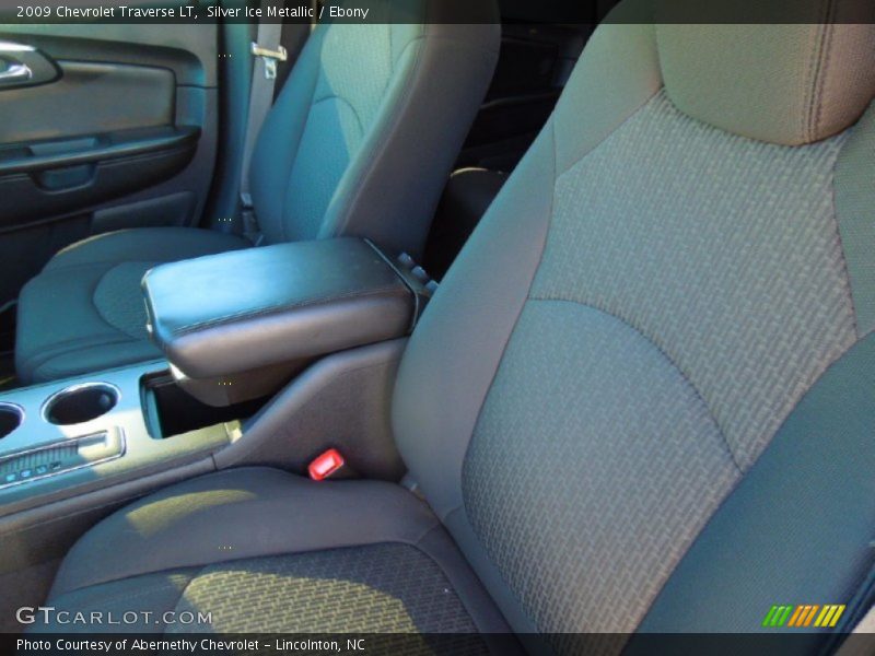 Silver Ice Metallic / Ebony 2009 Chevrolet Traverse LT