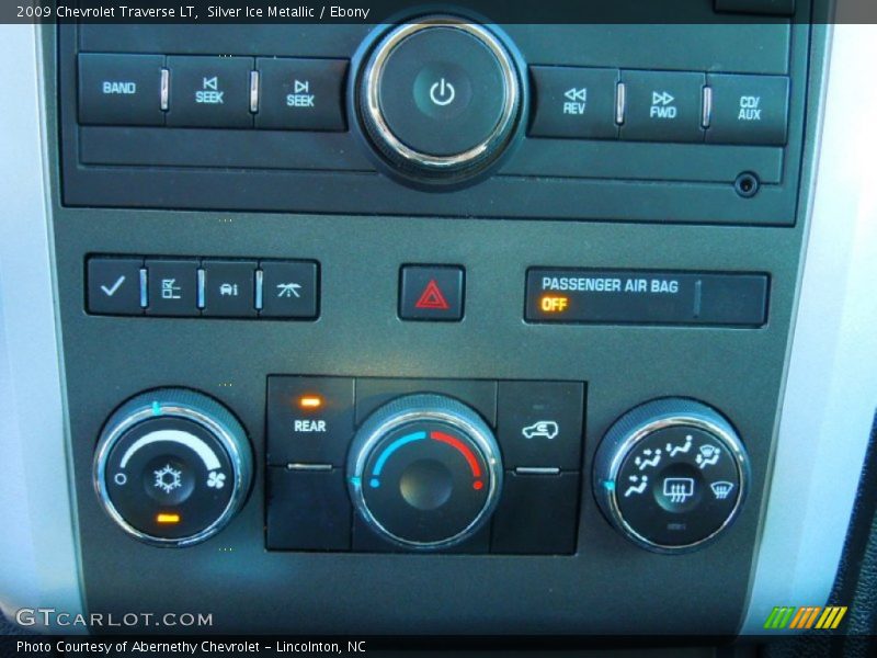 Silver Ice Metallic / Ebony 2009 Chevrolet Traverse LT