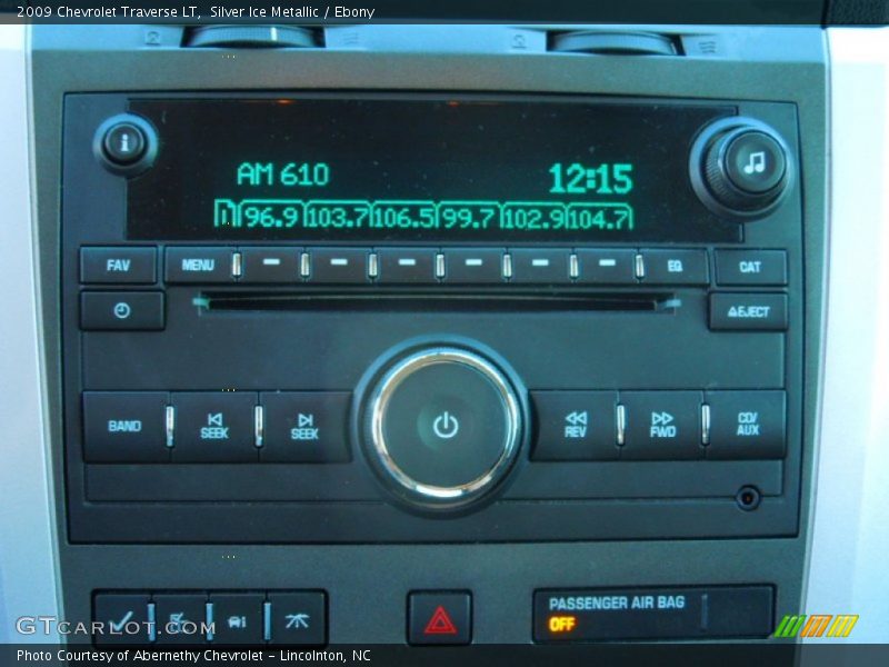Silver Ice Metallic / Ebony 2009 Chevrolet Traverse LT